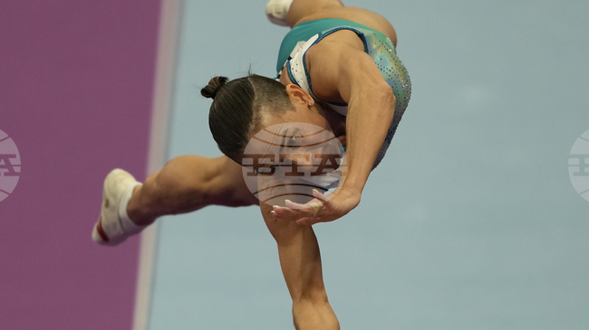 50-годишната гимнастичка Оксана Чусовитина се подготвя, за да участва в квалификациите за Олимпийските игри в Лос Анджелис 2028