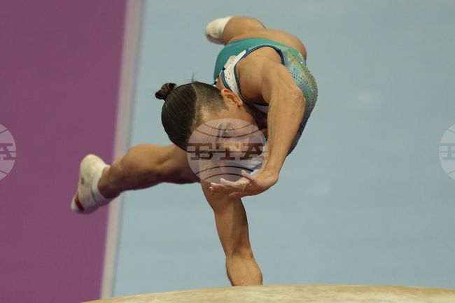 50-годишната гимнастичка Оксана Чусовитина се подготвя, за да участва в квалификациите за Олимпийските игри в Лос Анджелис 2028