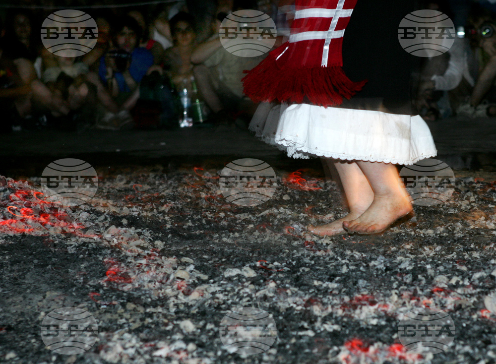 Българският фолклорен ансамбъл „Седянка“ от Берисо, Аржентина, ще участва в Провинциалния имигрантски фестивал с нестинарски танц