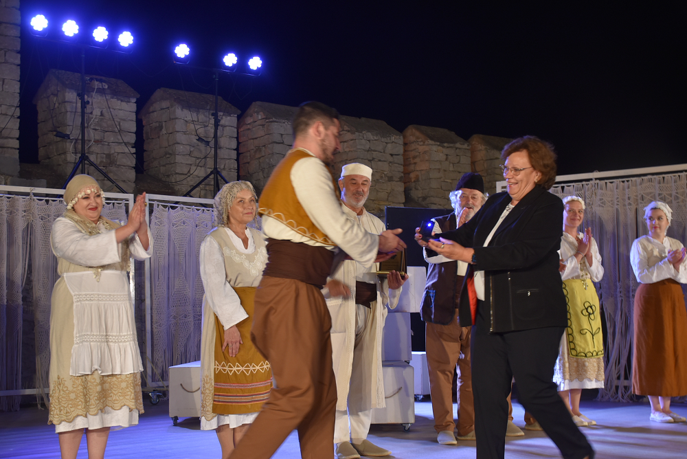 Кметът на Ловеч отличи двама актьори за принос към театралното изкуство