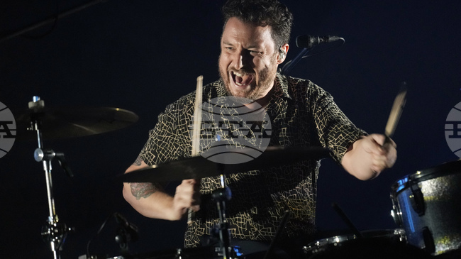 Барабанистът на „Арктик Мънкис“ не изключва възможността групата да запише нова музика