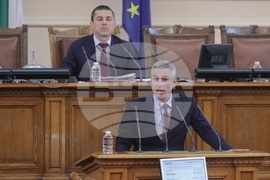 Парламен - Андрей Гюров - заседание