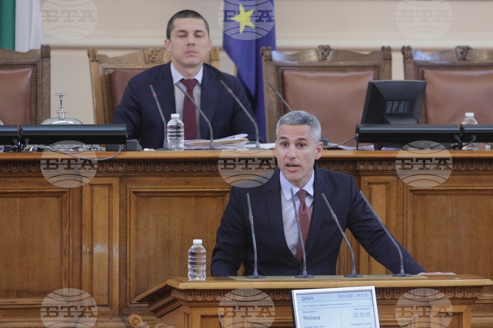 Парламен - Андрей Гюров - заседание