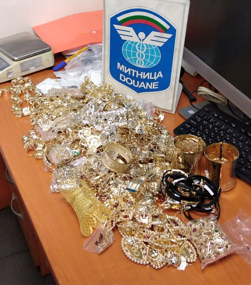Контрабандни златни и сребърни накити за над 330 000 лева откриха митническите служители на МП Капитан Андреево
