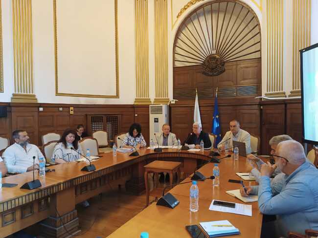 Министър Вътев обсъди с животновъди мерки за повишаване на българското производство на мляко и месо