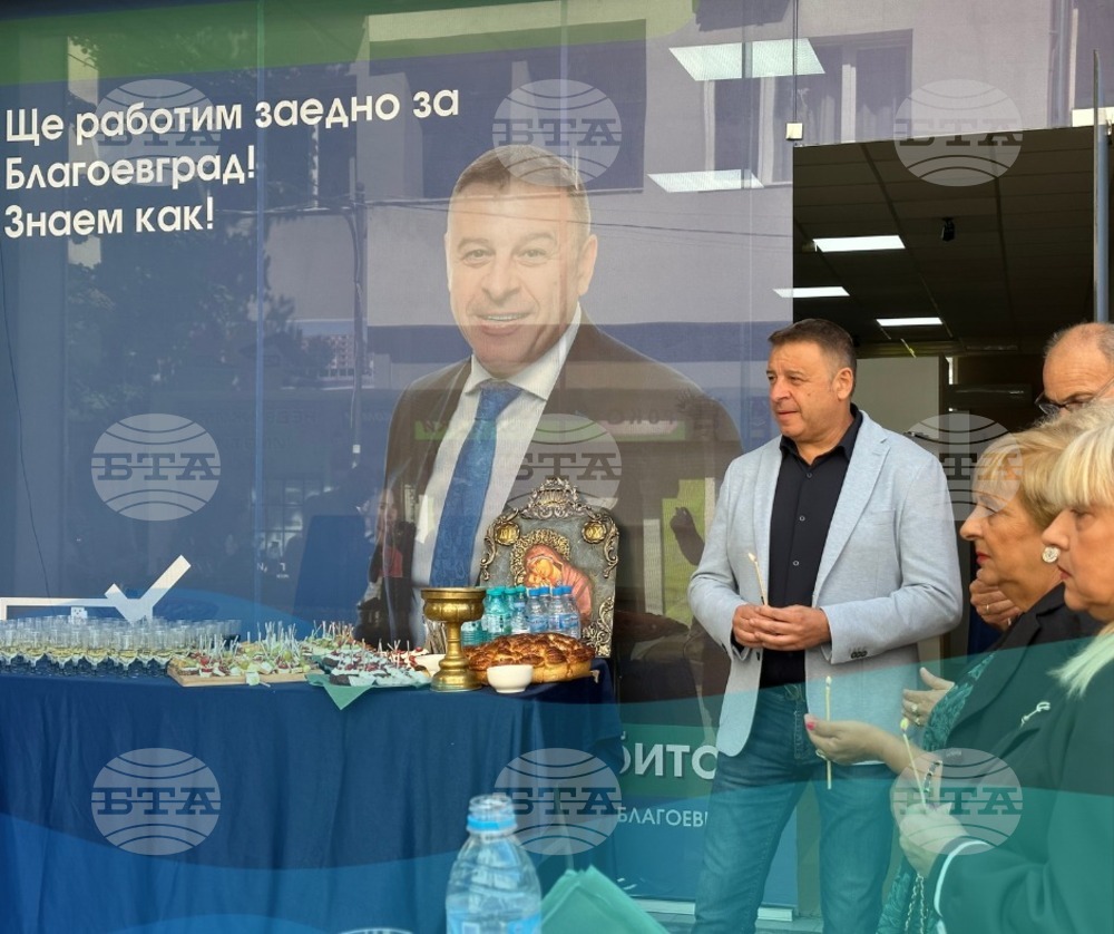 Кандидатът за кмет на Благоевград Атанас Камбитов откри предизборен щаб