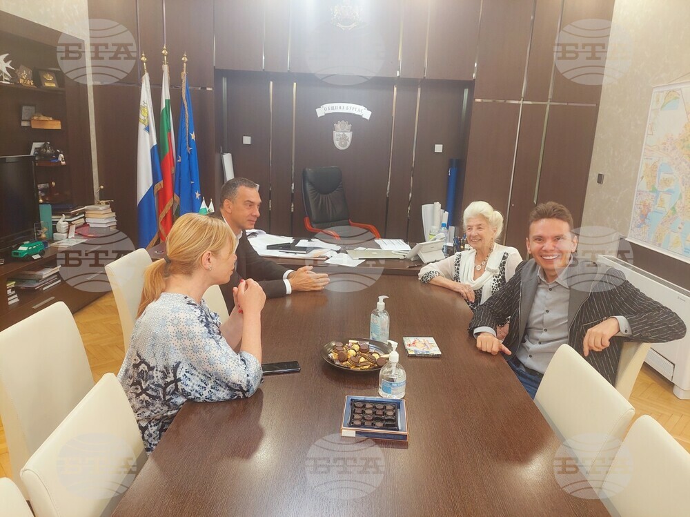 Кметът на Бургас се срещна с певицата Янка Рупкина