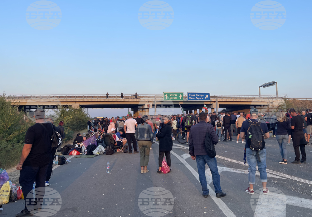Energy Sector Workers Block Key Roads around Stara Zagora for Sixth Day