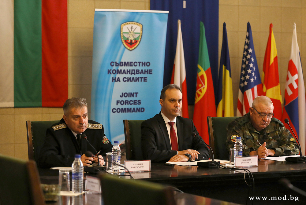 Министърът на отбраната и началникът на отбраната поздравиха военнослужещите, които изпълняват задачи в мисии и операции на НАТО и ЕС
