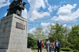 Кърджали - Паметник на освободителите - почит 
