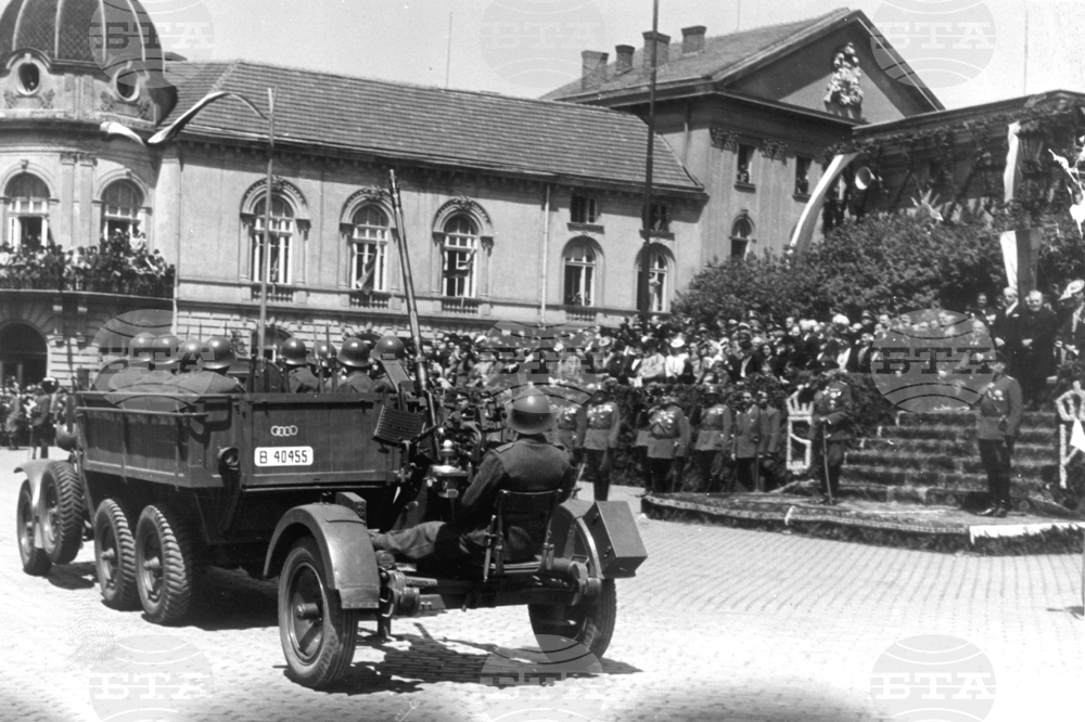 Bulgarian Military Mark Their Holiday on May 6