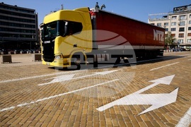 Жълти павета - пуснато движение