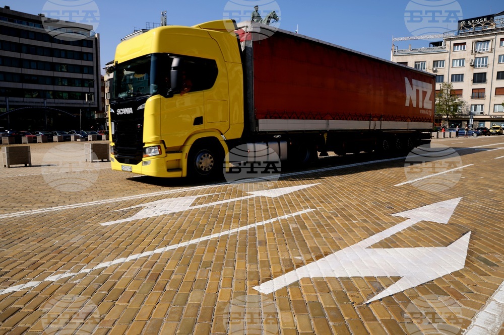 Жълти павета - пуснато движение