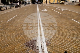 Жълти павета - пуснато движение