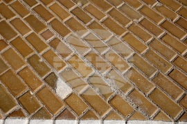 Жълти павета - пуснато движение