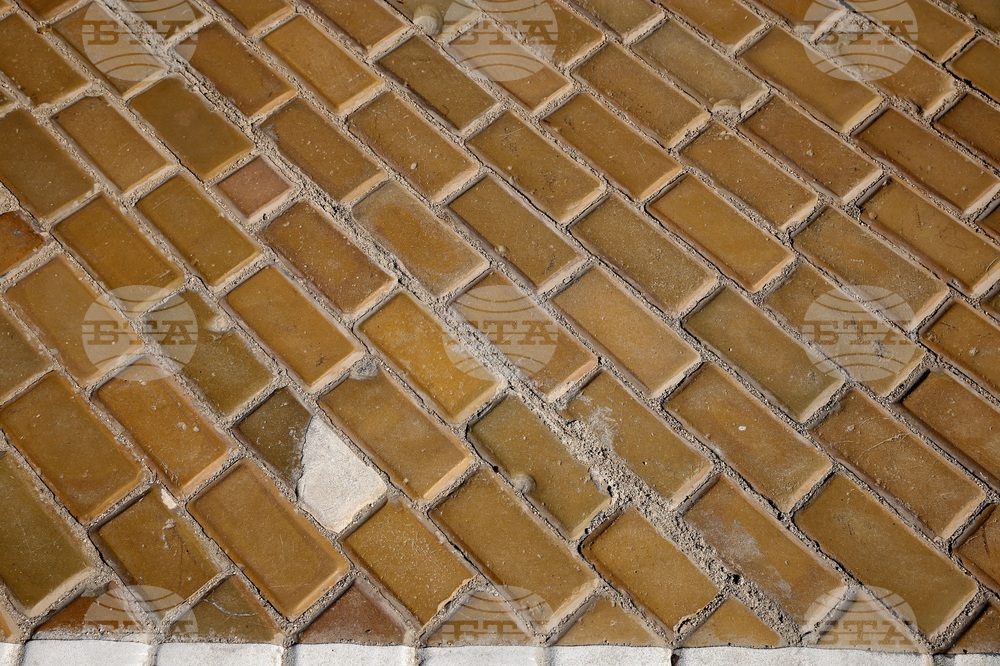 Жълти павета - пуснато движение