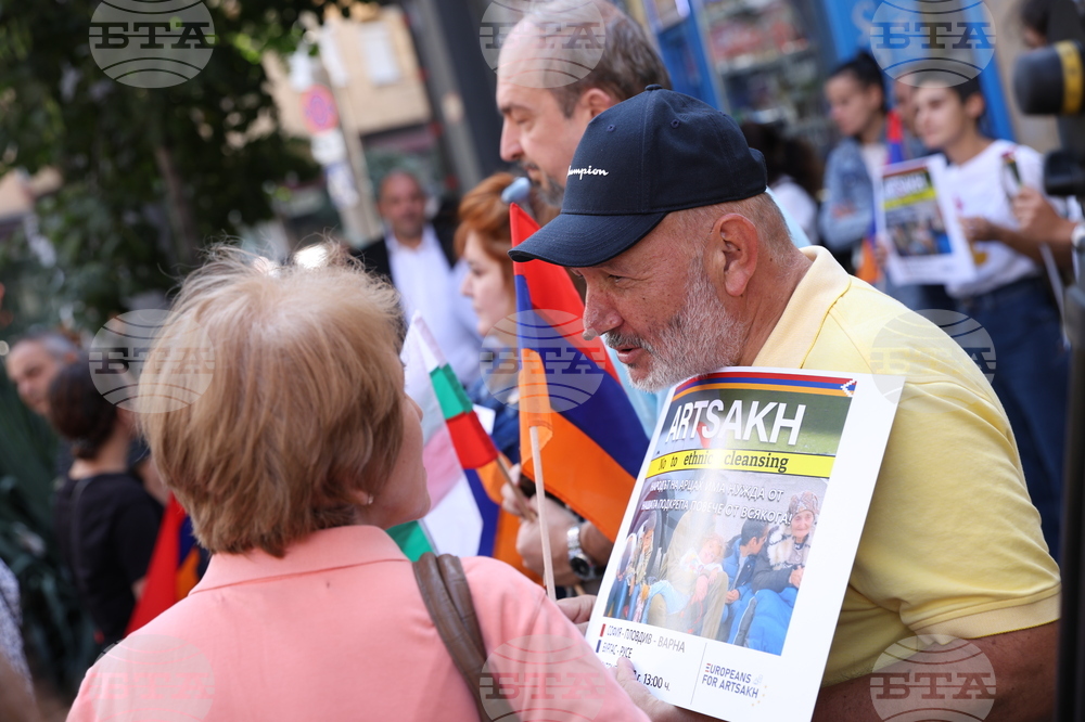 Протест - подкрепа на арменците от Нагорни Карабах