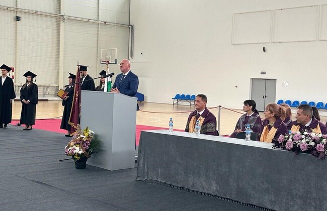 МОН: Академичната година започна за над 17 000 студенти в Пловдив