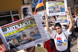 Протест - подкрепа на арменците от Нагорни Карабах