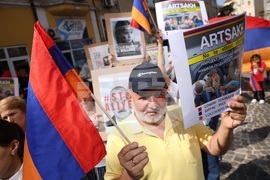 Протест - подкрепа на арменците от Нагорни Карабах