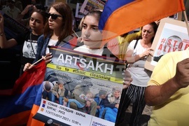 Протест - подкрепа на арменците от Нагорни Карабах