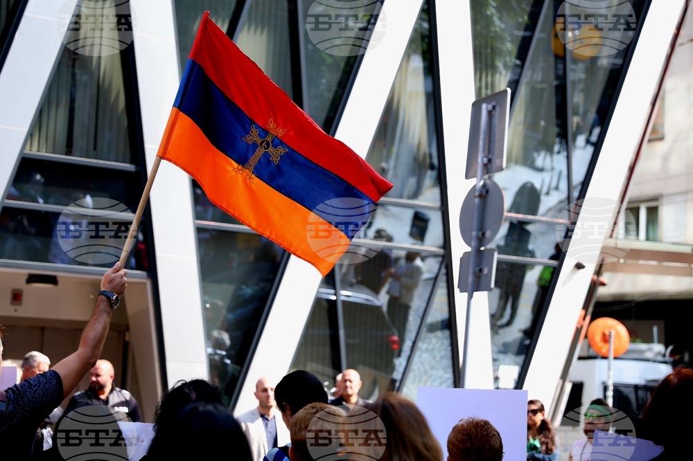 Протест - подкрепа на арменците от Нагорни Карабах