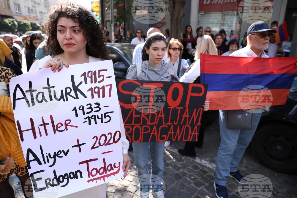 Протест - подкрепа на арменците от Нагорни Карабах