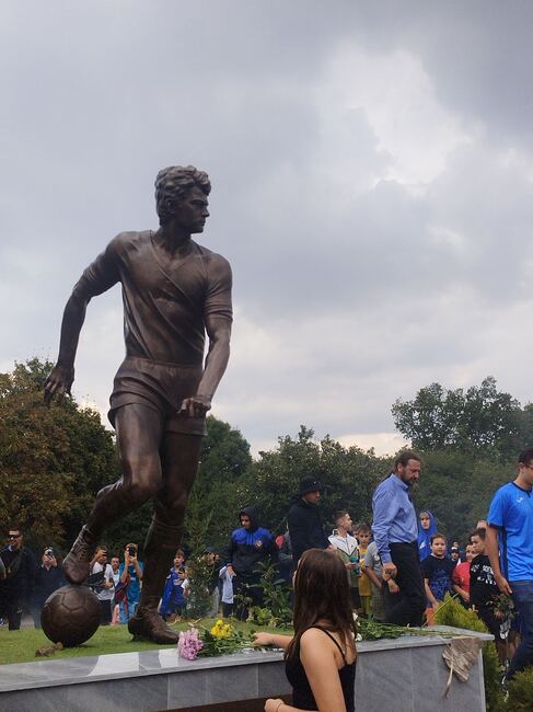 Столична община, район Слатина: Откриха паметник на Георги Аспарухов – Гунди в парк „Гео Милев“