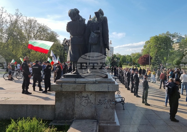 Паметник на съветската армия - протест