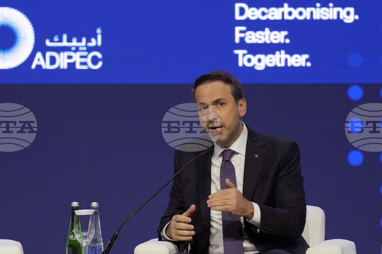 Turkish Energy Minister Assures Country Has No Issues with Gas and Oil Reserves