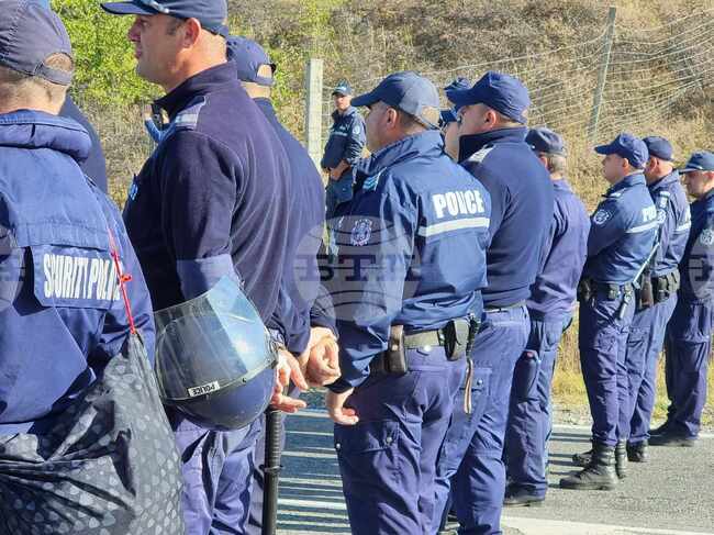 Полицията е задържала четирима при акция срещу наркотици в София и Русе