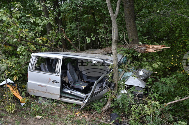 Четиринайсет души са ранени при 11 катастрофи в страната през изминалото денонощие