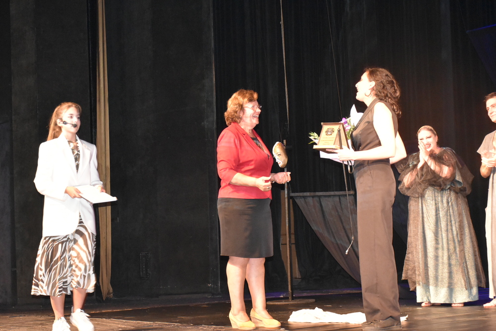 Община Ловеч: С награда в Ловеч започна фестивалът „Младите в театъра 2023“