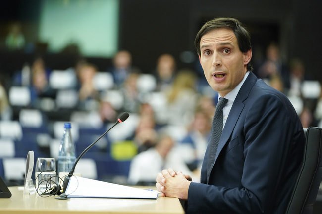 Еврокомисарят по климата Вопке Хукстра ще направи работно посещение в България