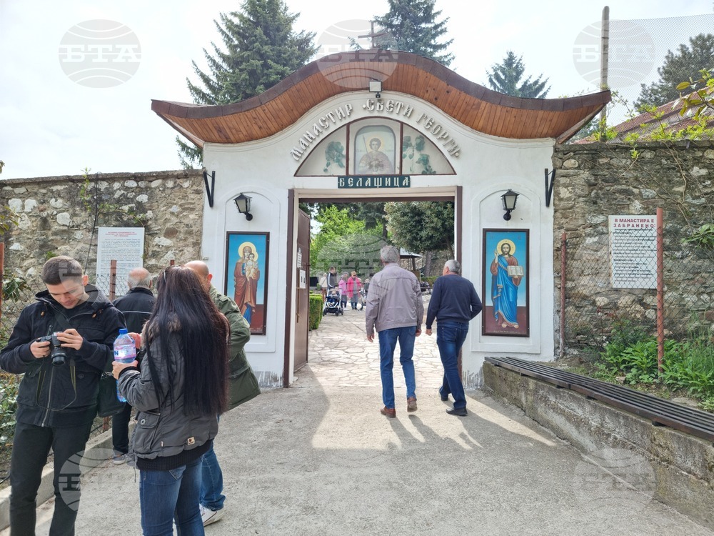 Стотици богомолци от цялата страна пристигат в манастира "Свети Георги" край Белащица