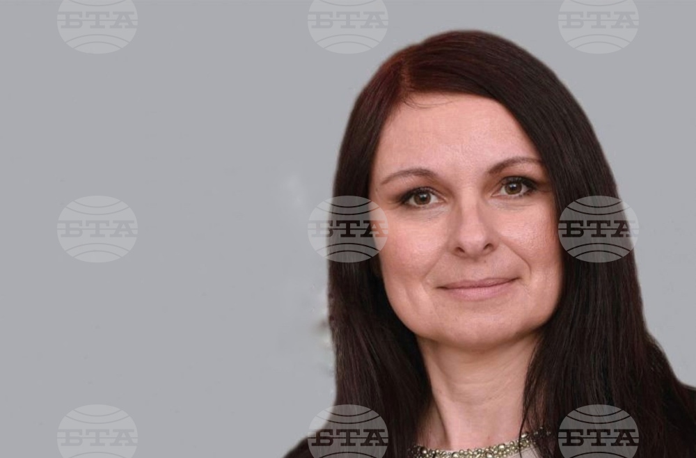 Десислава Александрова от коалиция "БСП за България" е кандидат за кмет на Лом