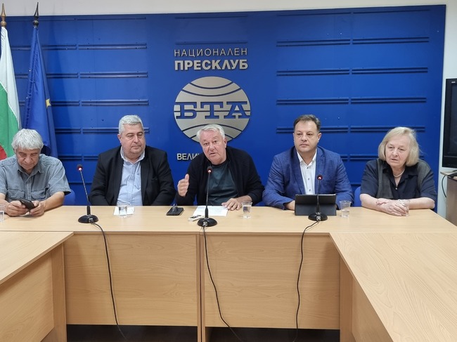 Пресконференция на представителите на Инициативен комитет, съставен от общественици, които ще се обявят в подкрепа на кандидатурата на Даниел Панов(ГЕРБ-СДС) за четвърти управленски мандат на Община Велико Търново.