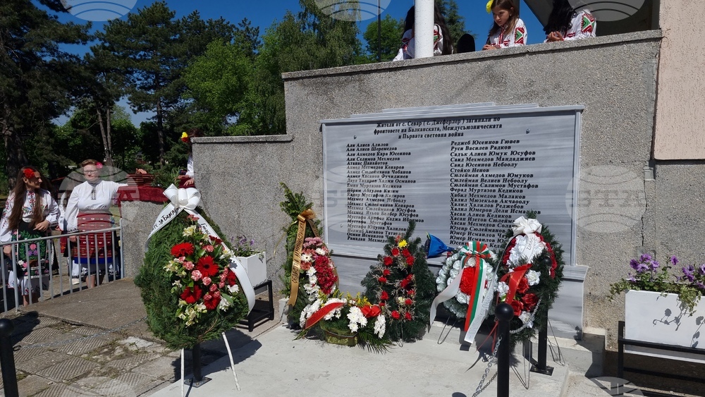 В кубратското село Севар откриха паметна плоча на загиналите във войните герои