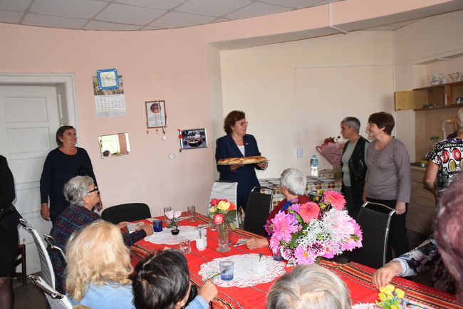 Община Ловеч: Кметът на Ловеч участва в празника на възрастните хора в село Къкрина