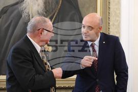 Парламент - Комисия по конституционни въпроси