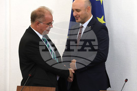 Парламент - Комисия по конституционни въпроси