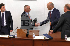 Парламент - Комисия по конституционни въпроси