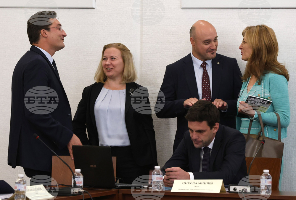 Парламент - Комисия по конституционни въпроси