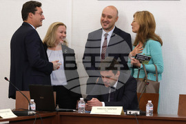 Парламент - Комисия по конституционни въпроси