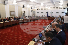 Парламент - Комисия по конституционни въпроси