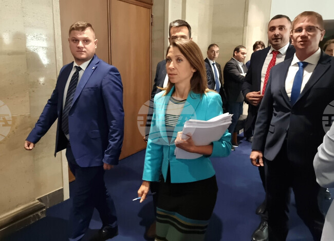 Парламент - ПП „Възраждане" - брифинг