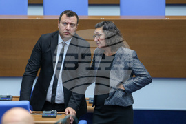 Парламент - извънредно заседание