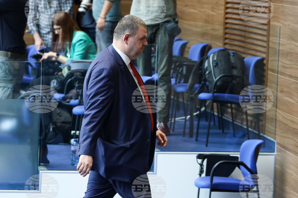 Парламент - извънредно заседание - Делян Пеевски