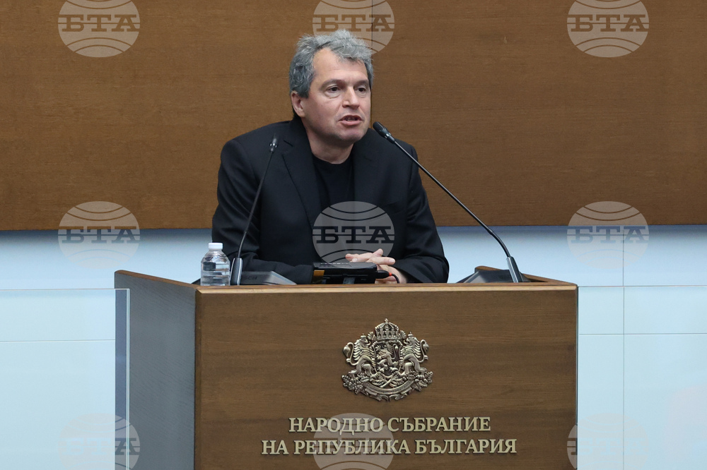 Депутатът Тошко Йорданов получи забележка по време на дискусията за споразумението между премиера, депутати и синдикати