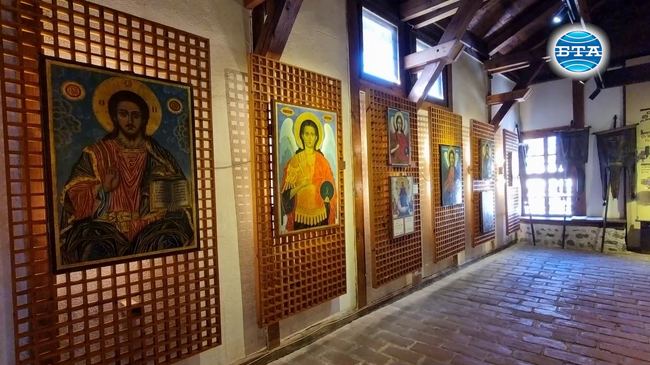 Постоянната иконна изложба на Банската живописна школа отново може да се разгледа в планинския град, след експониране в Австрия и Полша